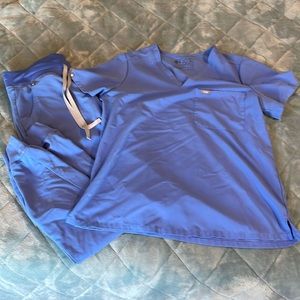 Figs jogger set. M/T bottom, med top.